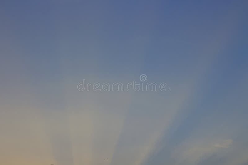 El cielo está brillando en el sol foto de archivo libre de regalías El cielo está brillando en el sol foto de archivo libre de regalías
