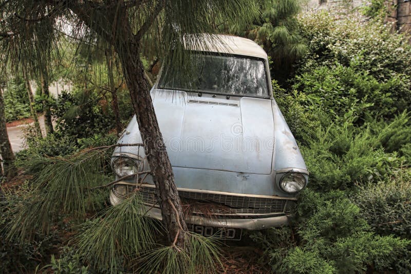 El coche de Weasley se estrelló foto de archivo libre de regalías El coche de Weasley se estrelló foto de archivo libre de regalías