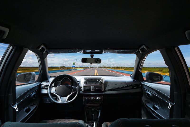El coche dentro, interior del coche moderno aisló el fondo blanco fotos de archivo libres de regalías El coche dentro, interior del coche moderno aisló el fondo blanco fotos de archivo libres de regalías