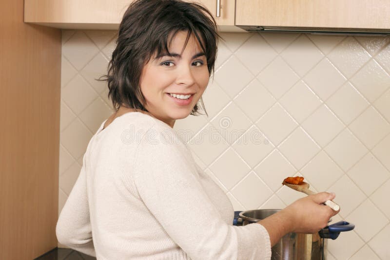 El cocinar foto de archivo libre de regalías El cocinar foto de archivo libre de regalías