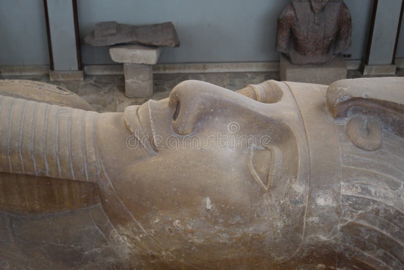 El Coloso De Las Ramses Ii En Memphis Egypt. Imagen editorial Imagen