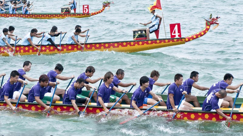 El competir con de barco de dragón fotos de archivo libres de regalías