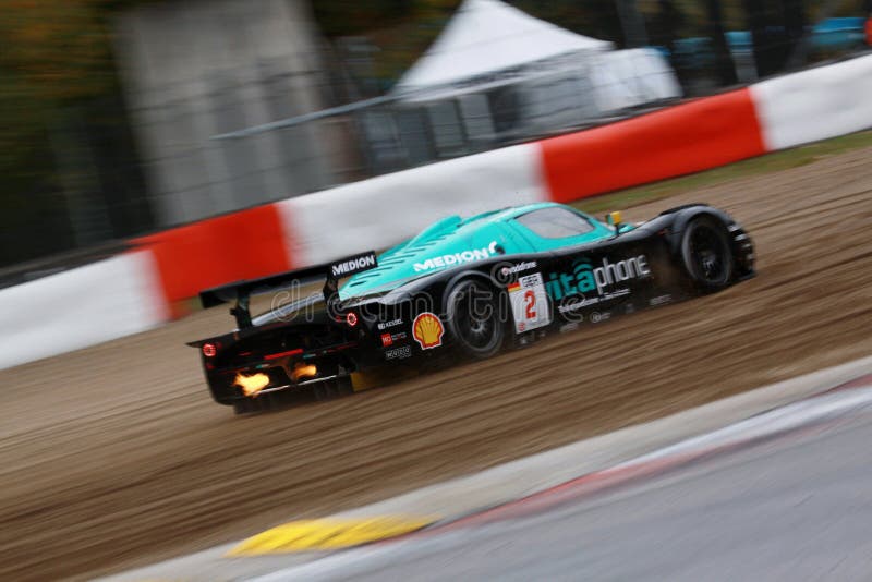 El competir con de coche (Maserati MC12, FIA GT) fotos de archivo libres de regalías