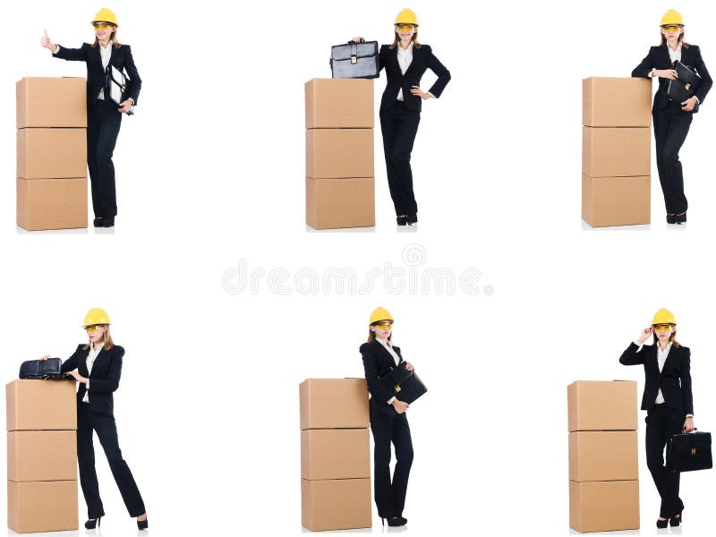 El constructor de la mujer con la caja aislada en blanco imagen de archivo libre de regalías El constructor de la mujer con la caja aislada en blanco imagen de archivo libre de regalías