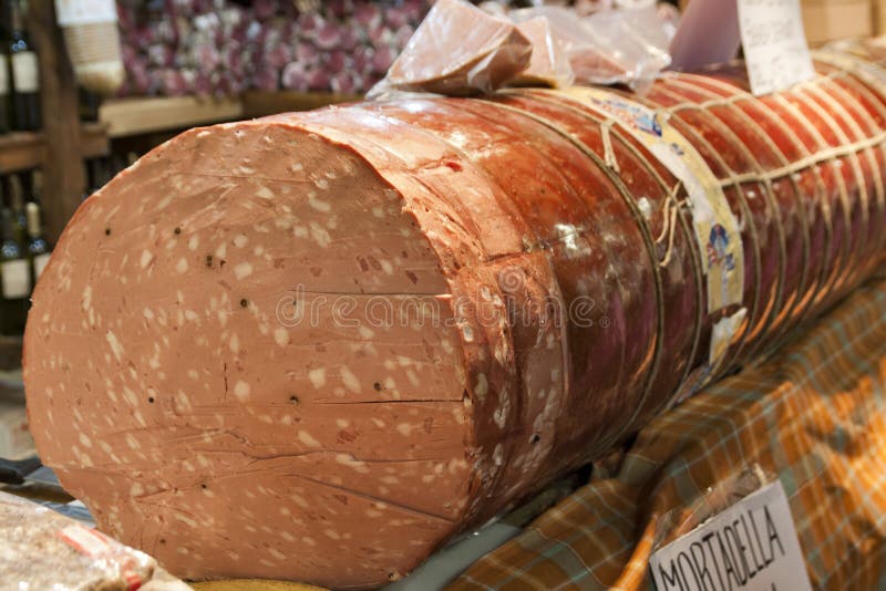 El corte frío italiano llamó la mortadela fotografía de archivo libre de regalías El corte frío italiano llamó la mortadela fotografía de archivo libre de regalías