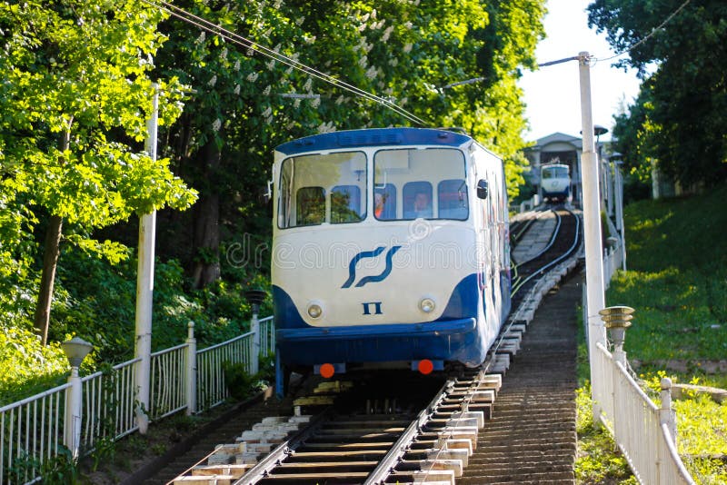 El cuadrado funicular de Poshtova del fron de Kiev al cuadrado de Mykhailivska fotografía de archivo El cuadrado funicular de Poshtova del fron de Kiev al cuadrado de Mykhailivska fotografía de archivo