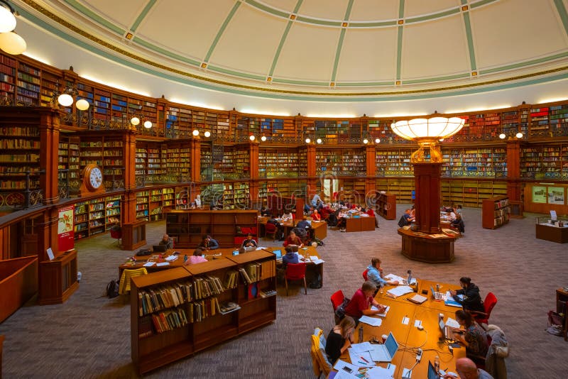 El cuarto de lectura de Picton en la biblioteca central de Liverpool fotografía de archivo libre de regalías El cuarto de lectura de Picton en la biblioteca central de Liverpool fotografía de archivo libre de regalías