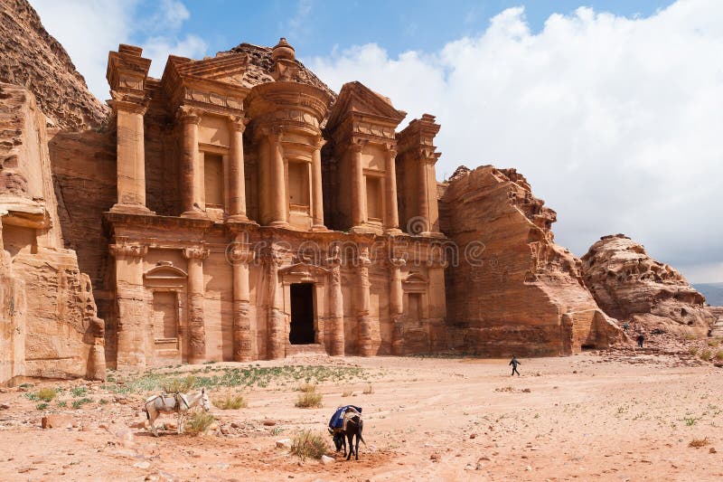 El Deir eller kloster på Petra, Jordanien arkivfoto El Deir eller kloster på Petra, Jordanien arkivfoto