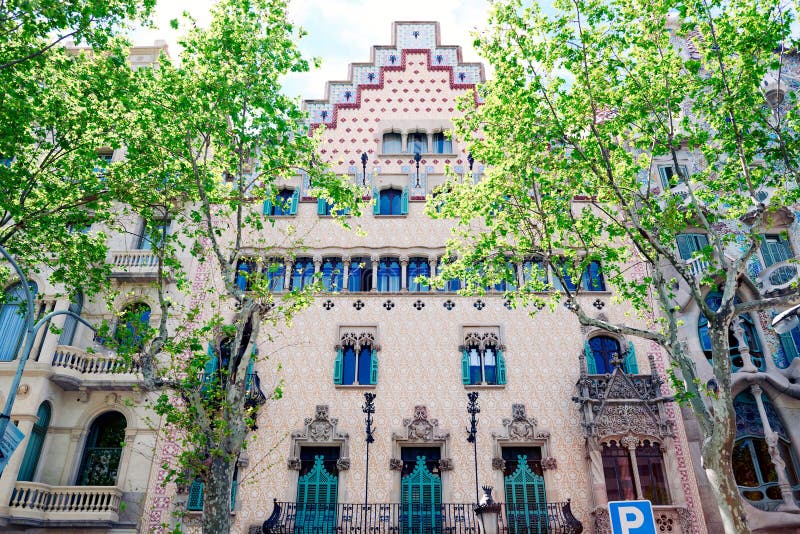 El detalle de la fachada de la casa modernista llamó a Casa Amatller, situado en el Manzana de la Discordia, diseñado cerca fotos de archivo libres de regalías El detalle de la fachada de la casa modernista llamó a Casa Amatller, situado en el Manzana de la Discordia, diseñado cerca fotos de archivo libres de regalías