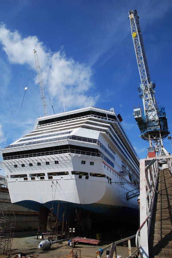 El dique seco foto de archivo. Imagen de muelle, seco - 23599048