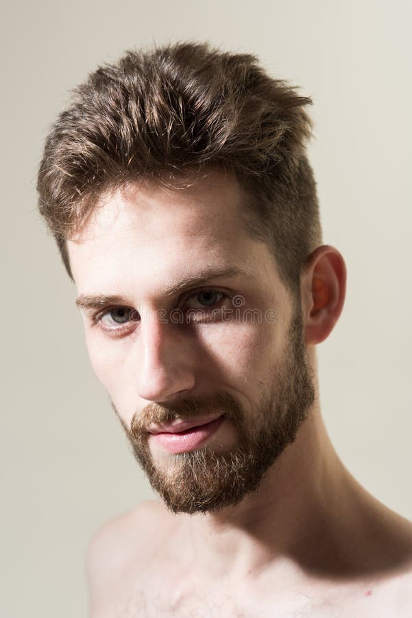 El Estilo De La Barba Para Adaptarse a Su Cara Y a Su Personalidad  Preparación Para Hombre Del Pelo Peluquería De Caballeros Homb Foto de  archivo - Imagen de sensual, inconformista: 132830784