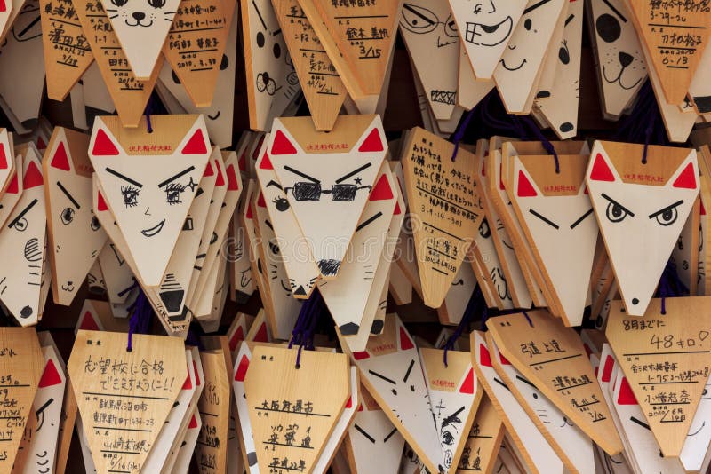 El Fox formó tarjetas de rogación en la capilla de Fushimi Inari en Kyoto