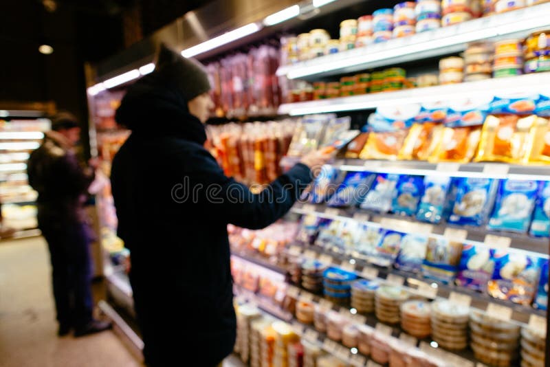 el hacer compras en supermercado fotografía de archivo el hacer compras en supermercado fotografía de archivo