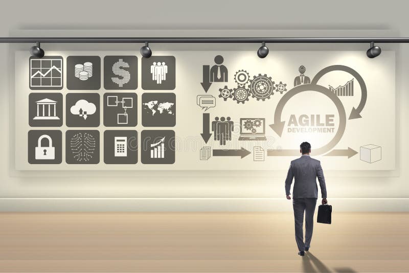 El hombre de negocios en el concepto de desarrollo ágil de software imágenes de archivo libres de regalías