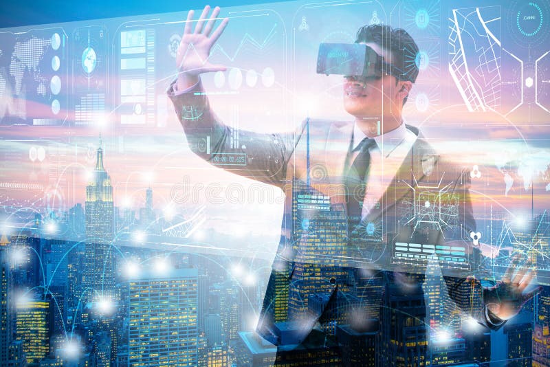 El hombre de negocios en la realidad virtual que negocia en mercado de acción fotografía de archivo libre de regalías El hombre de negocios en la realidad virtual que negocia en mercado de acción fotografía de archivo libre de regalías