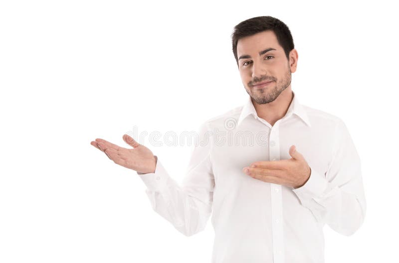 El hombre de negocios joven aislado en camisa está presentando en blanco. fotografía de archivo