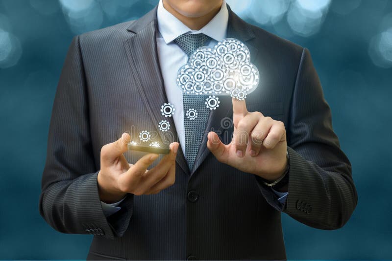 El hombre de negocios transfiere datos de la nube imagenes de archivo El hombre de negocios transfiere datos de la nube imagenes de archivo