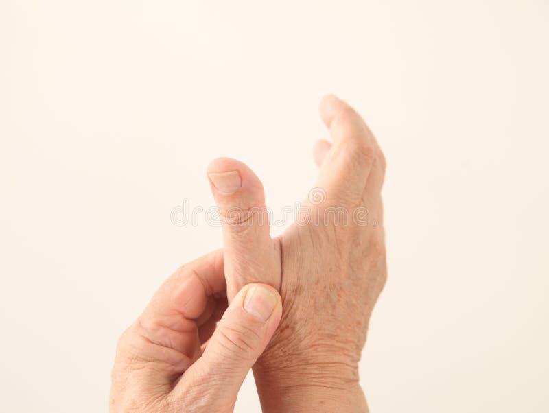 El hombre tiene un pulgar de dolor fotografía de archivo El hombre tiene un pulgar de dolor fotografía de archivo