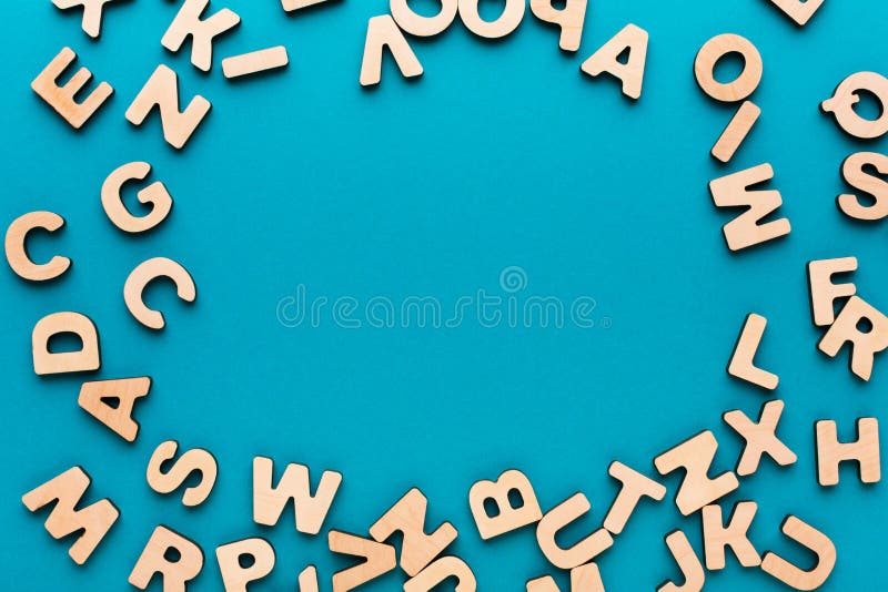 Letras Inglesas De Madera En Fondo Negro Imagen de archivo Imagen de