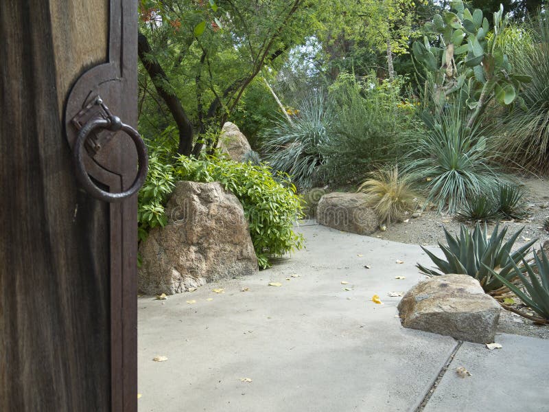 El jardín del desierto le invita adentro foto de archivo libre de regalías El jardín del desierto le invita adentro foto de archivo libre de regalías