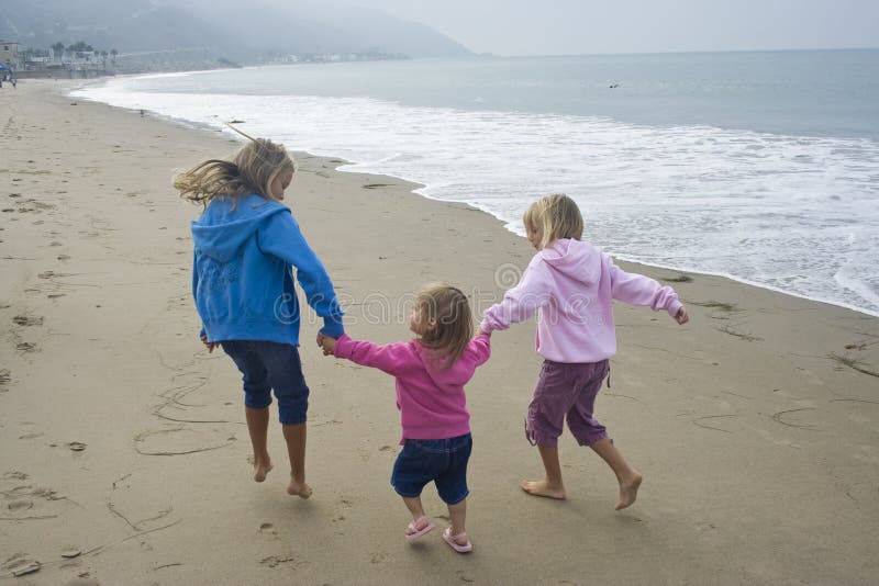 El Jugar De Las Chicas Jóvenes Foto de archivo Imagen de amistad
