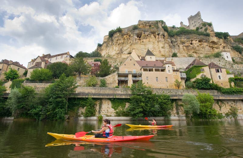 BEYNAC-ET-CAZENAC, FRANCE - JULI 19: Kayaking on the river Dordogne in front of the ancient city of Beynac-et-Cazenac, Juli 19, 2014 in France. BEYNAC-ET-CAZENAC, FRANCE - JULI 19: Kayaking on the river Dordogne in front of the ancient city of Beynac-et-Cazenac, Juli 19, 2014 in France