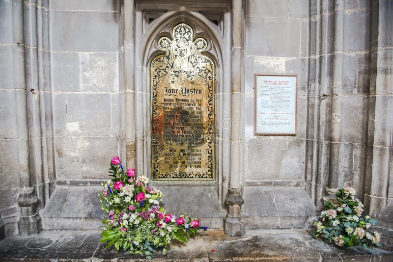 El latón conmemorativo dedicó a Jane Austen, novelista inglés