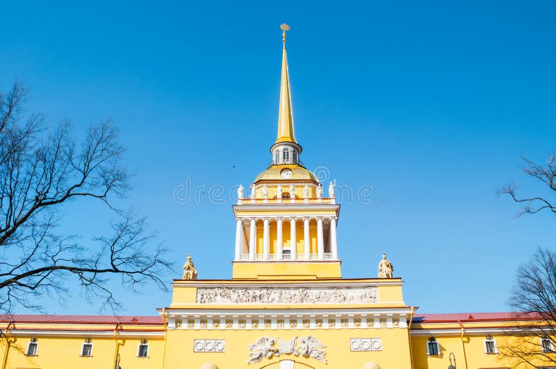 El Ministerio de marina principal de St Petersburg, edificio del Ministerio de marina, construido en 1823, ahora es las jefaturas imagen de archivo libre de regalías El Ministerio de marina principal de St Petersburg, edificio del Ministerio de marina, construido en 1823, ahora es las jefaturas imagen de archivo libre de regalías