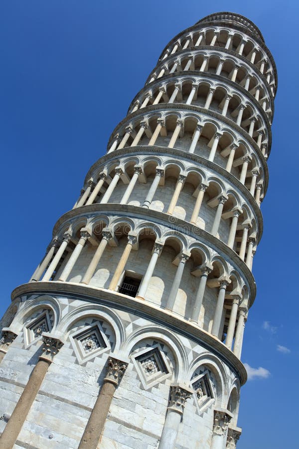 El mirar para arriba la torre inclinada de Pisa imágenes de archivo libres de regalías El mirar para arriba la torre inclinada de Pisa imágenes de archivo libres de regalías