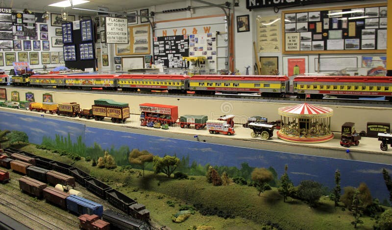 El modelo numeroso entrena en cada superficie del sitio grande, museo del ferrocarril de Oswego, Nueva York, 2016 fotos de archivo El modelo numeroso entrena en cada superficie del sitio grande, museo del ferrocarril de Oswego, Nueva York, 2016 fotos de archivo