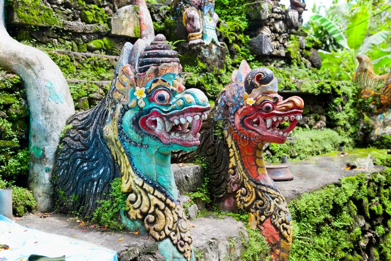 El monstruo tradicional del balinese asegura la puerta del templo foto de archivo libre de regalías El monstruo tradicional del balinese asegura la puerta del templo foto de archivo libre de regalías