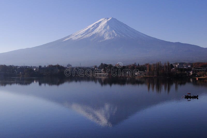 El monte Fuji - un icónico de Japón fotos de archivo libres de regalías El monte Fuji - un icónico de Japón fotos de archivo libres de regalías