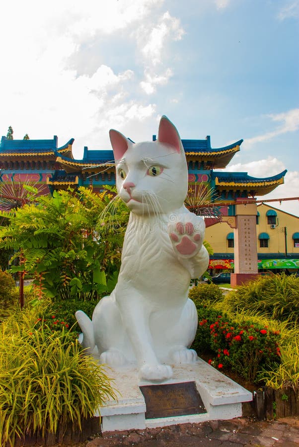 El Monumento Blanco Del Gato Es El Ayuntamiento Del Sur De Kuching Cat