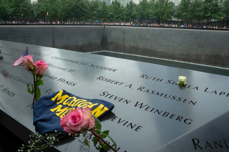 El monumento de 9/11 durante día del patriota imagen de archivo libre de regalías El monumento de 9/11 durante día del patriota imagen de archivo libre de regalías