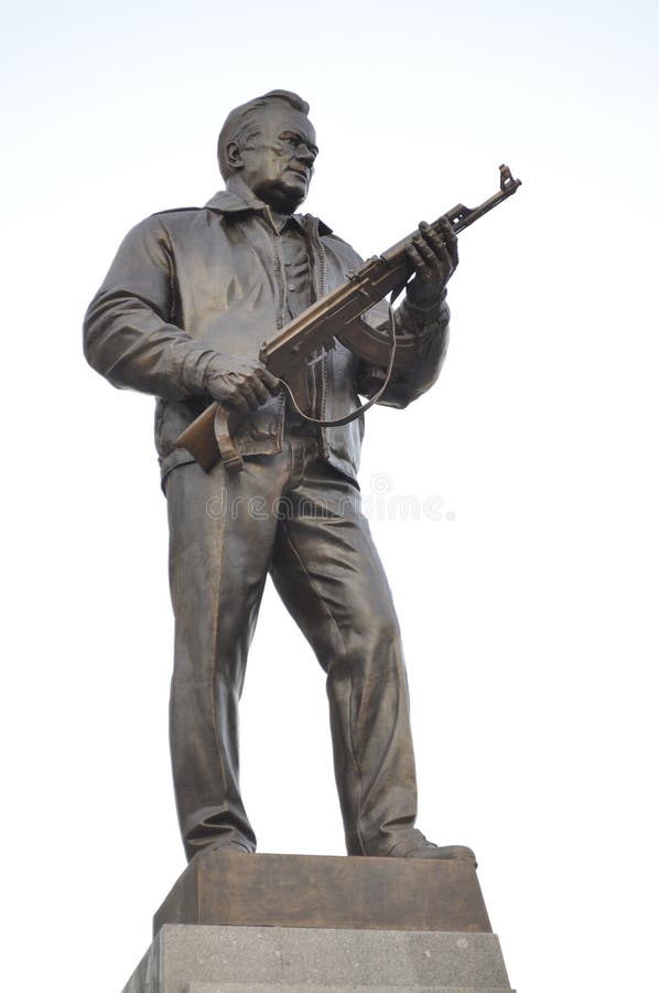 El monumento a Mikhail Kalashnikov