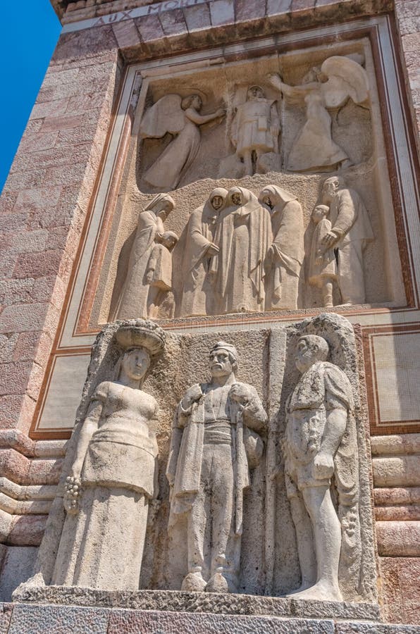 El monumento Morts aux. vierte el La Francia en Perpignan, Francia imagenes de archivo El monumento Morts aux. vierte el La Francia en Perpignan, Francia imagenes de archivo