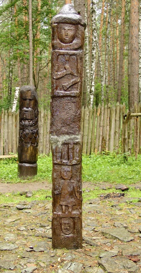 El monumento pagano Zbruch del ídolo imagen de archivo El monumento pagano Zbruch del ídolo imagen de archivo