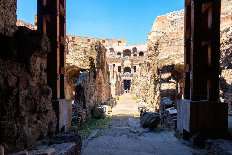 El nivel subterráneo en el Colosseum en Roma