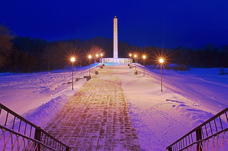 el-obelisco-en-la-frontera-entre-europa-y-asia-imagen-de-archivo