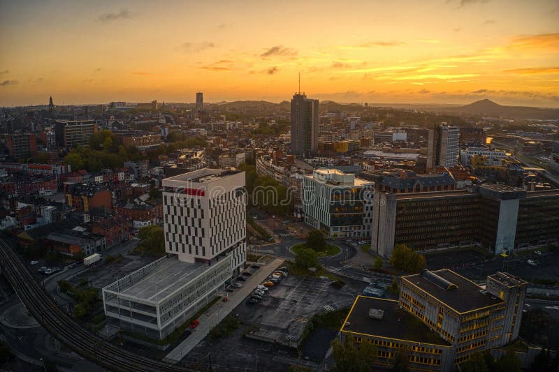El paisaje urbano de Dortmund al atardecer imágenes de archivo libres de regalías