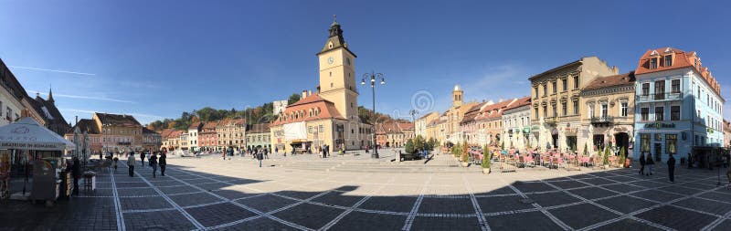 El panorama del cuadrado del consejo de Brasov fotos de archivo El panorama del cuadrado del consejo de Brasov fotos de archivo