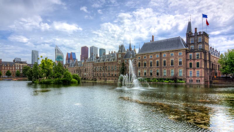 El parlamento holandés de Binnenhof, La Haya, Países Bajos fotografía de archivo libre de regalías El parlamento holandés de Binnenhof, La Haya, Países Bajos fotografía de archivo libre de regalías
