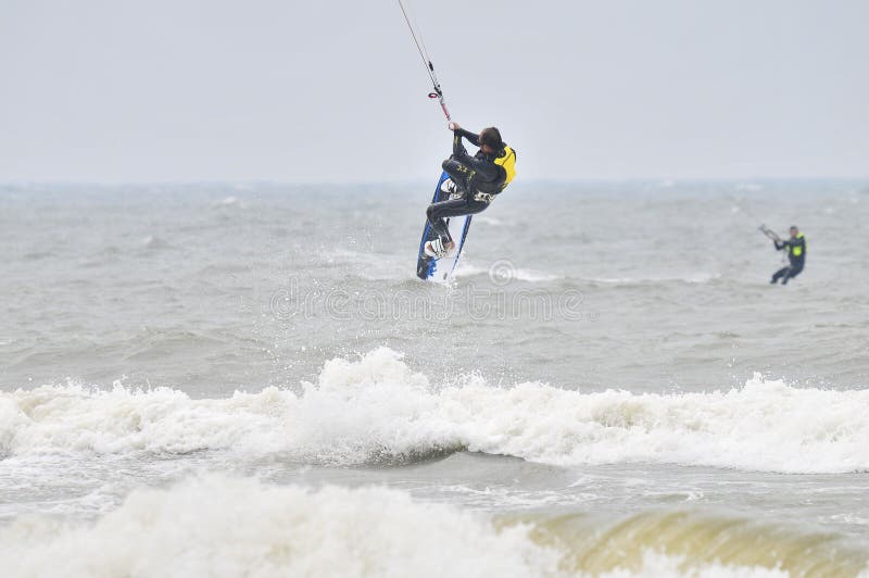 El Practicar Surf En El Aire. Imagen de archivo editorial Imagen de