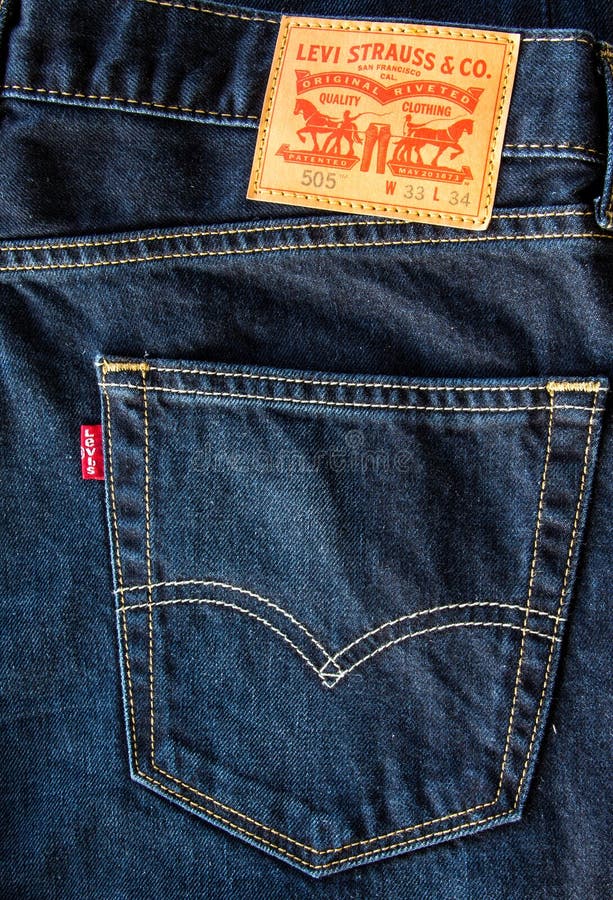 El primer del cuero como etiqueta de papel de tarjetas pesada de un par de Levi's califica fotografía de archivo El primer del cuero como etiqueta de papel de tarjetas pesada de un par de Levi's califica fotografía de archivo