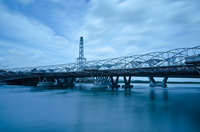 El puente de la hélice y el aviador de Singapur foto de archivo libre de regalías El puente de la hélice y el aviador de Singapur foto de archivo libre de regalías