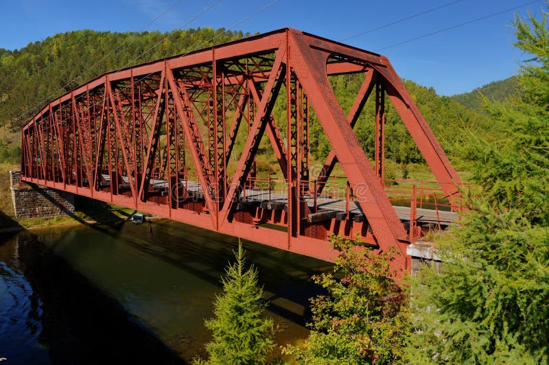 El puente ferroviario de Circum-Baikal imágenes de archivo libres de regalías El puente ferroviario de Circum-Baikal imágenes de archivo libres de regalías
