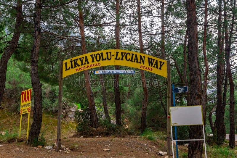 El punto del comienzo de la manera de Lycian Fethiye, Turquía Emigrar la ruta de Turquía Destinación del recorrido imágenes de archivo libres de regalías El punto del comienzo de la manera de Lycian Fethiye, Turquía Emigrar la ruta de Turquía Destinación del recorrido imágenes de archivo libres de regalías