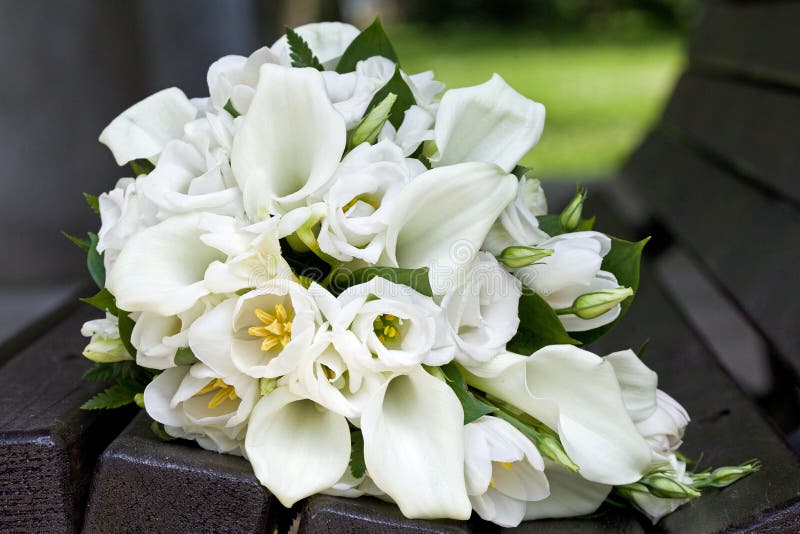 El ramo de calas y de tulipanes florece para la ceremonia de boda fotos de archivo El ramo de calas y de tulipanes florece para la ceremonia de boda fotos de archivo