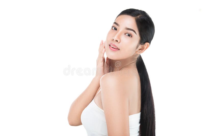 El retrato de la mujer hermosa del cuidado de piel goza y feliz, tocando su cara fotografía de archivo El retrato de la mujer hermosa del cuidado de piel goza y feliz, tocando su cara fotografía de archivo