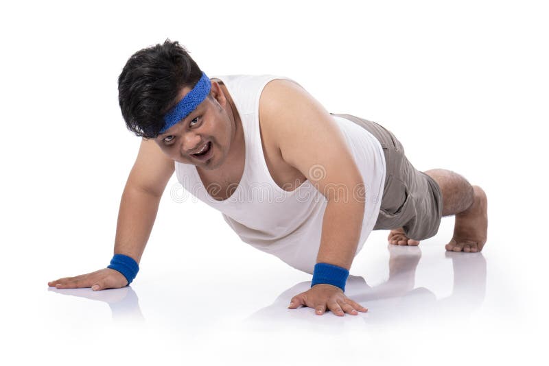 El retrato del hombre joven gordo intentar más difícilmente hacer empuja hacia arriba imagen de archivo libre de regalías El retrato del hombre joven gordo intentar más difícilmente hacer empuja hacia arriba imagen de archivo libre de regalías